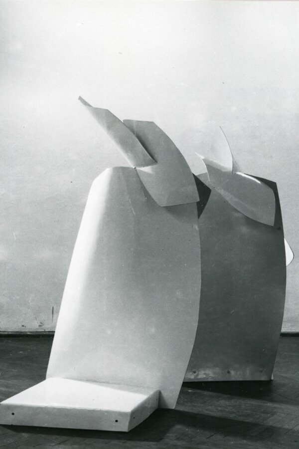 Jan Berdyszak, Bildhauerei VII. – doppelteilig zur Schȯptung von beliebigen Bau 1963 (nečitelné)